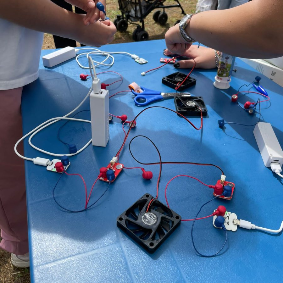 Circuiti morbidi ed elettronica creativa: la scienza spiegata con il gioco