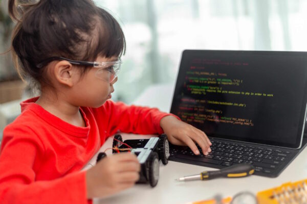 Come avvicinare i bambini al coding: la guida pratica per genitori