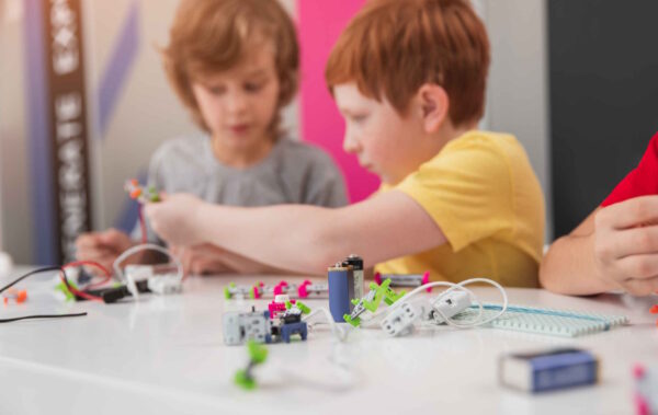 Robotica educativa a scuola: perché stimola la cooperazione e non solo la tecnica