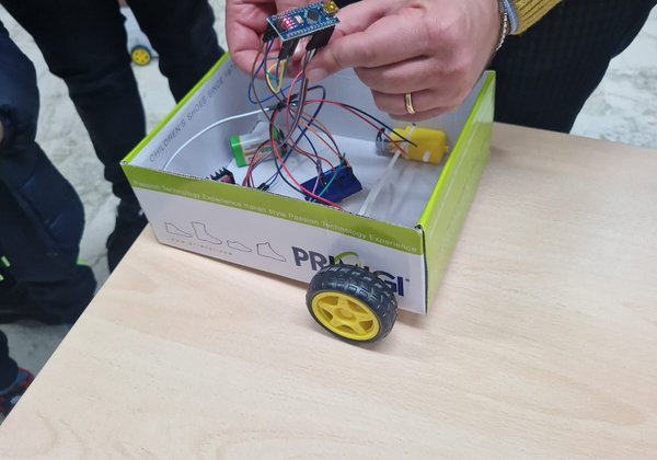 Laboratorio Scratch: primi videogiochi arcade creati dai ragazzi
