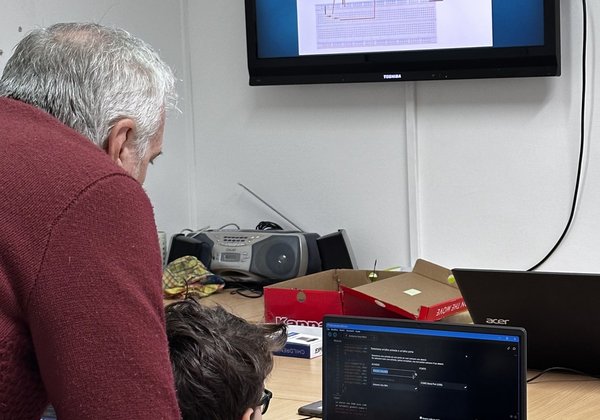 Primi circuiti con breadboard e componenti elettronici