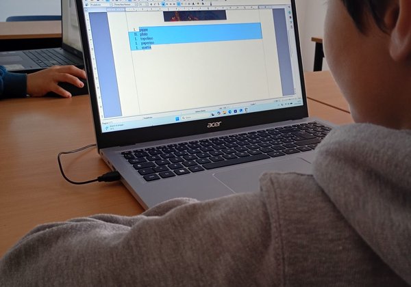 Saldatura dolce e costruzione di gadget interattivi